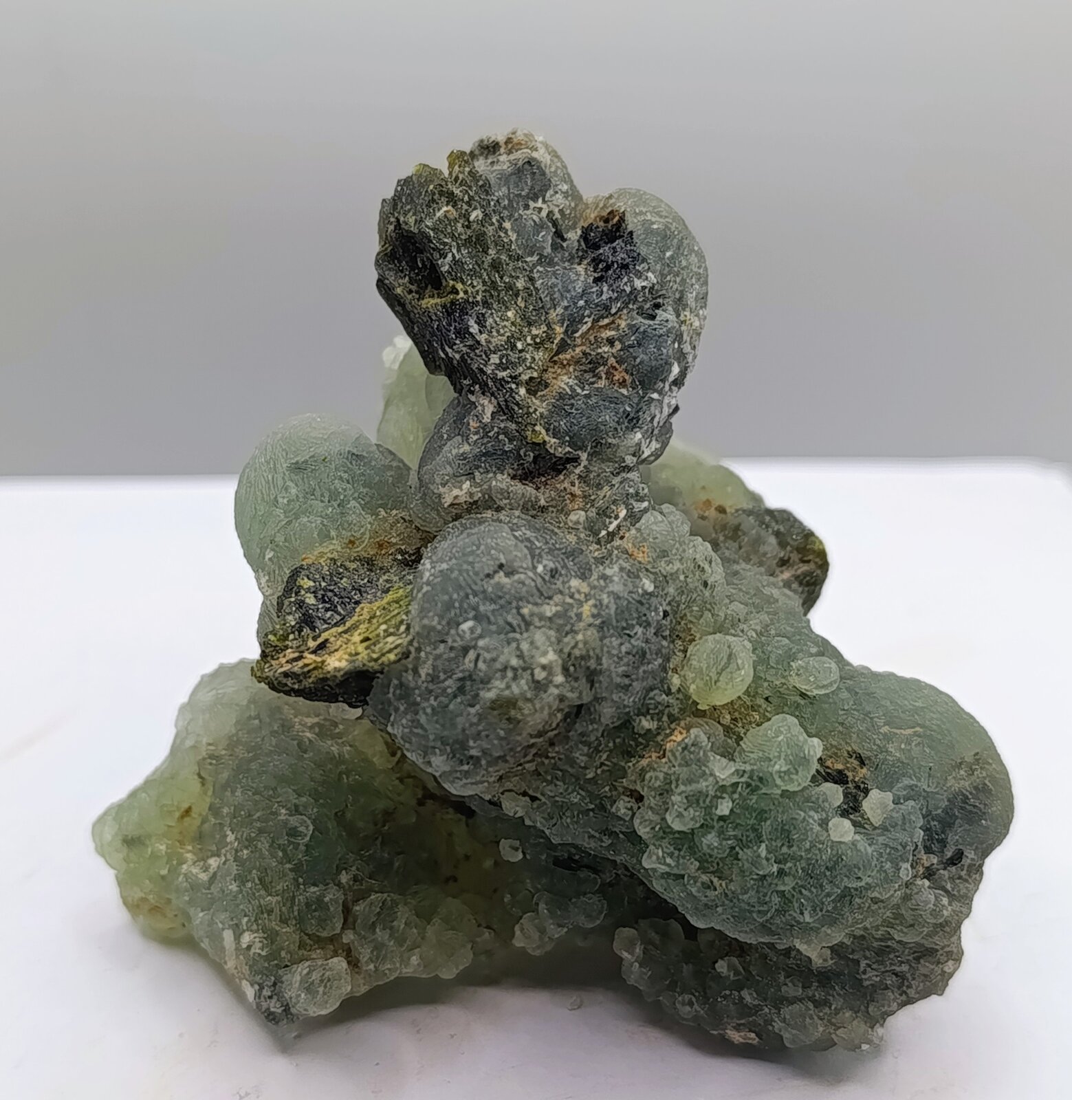 Prehnita y Epidota
Bendougou, Commune Diakon, Arrondissement Diakon, Cercle Bafoulabé, Region Kayes, Mali
7'5x7 cm
(Autor: AntonioJesus)