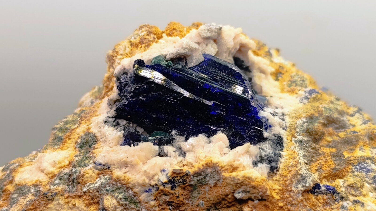 Azurita.
Azurite workings (Kerrouchen), Boumia Pachalik, Midelt Province, Drâa-Tafilalet Region, Morocco
10x8 cm
(Autor: AntonioJesus)