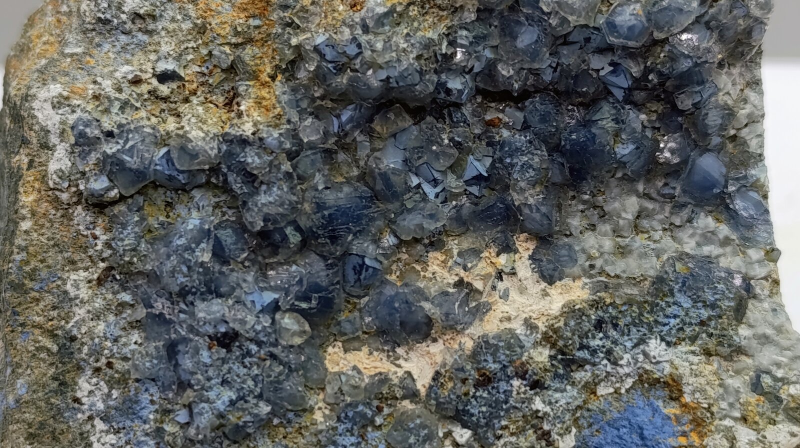 Cuarzo azul.
Ofitas de Olvera, Olvera, Comarca Sierra de Cádiz, Cádiz, Andalucía, España
6'5x 5'5 cm
(Autor: AntonioJesus)