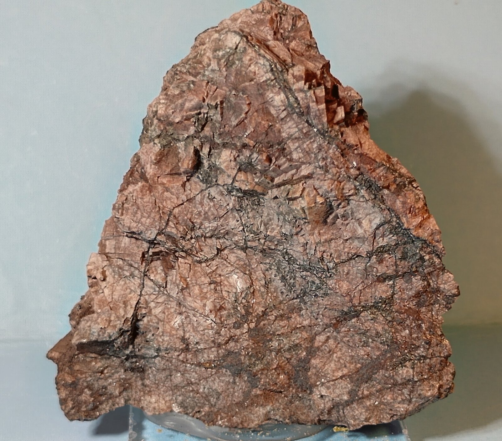 Siderita (variedad Oligonita)
Coto Minero Serrata (mina de Los Figueras), Barranco de La Serrata, Carboneras, Comarca Levante Almeriense, Almería, Andalucía, España
4,4 x 4,5 x 3,5 cm.
(Autor: Felipe Abolafia)