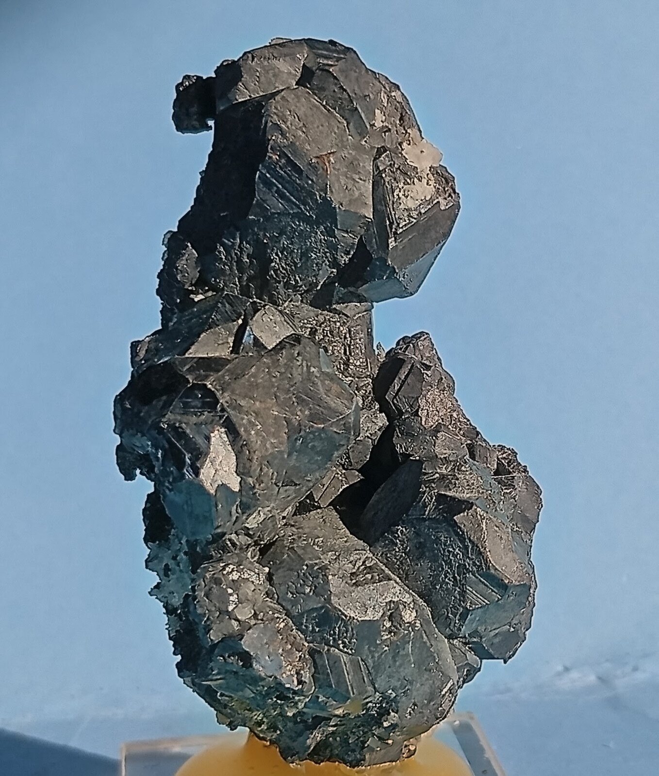 Esfalerita y cuarzo
Túnel José Maestre, Sierra Minera de Cartagena-La Unión, Portmán, La Unión, Comarca Campo de Cartagena, Región de Murcia (Murcia), España
5,5 x 3 cm.
(Autor: Felipe Abolafia)