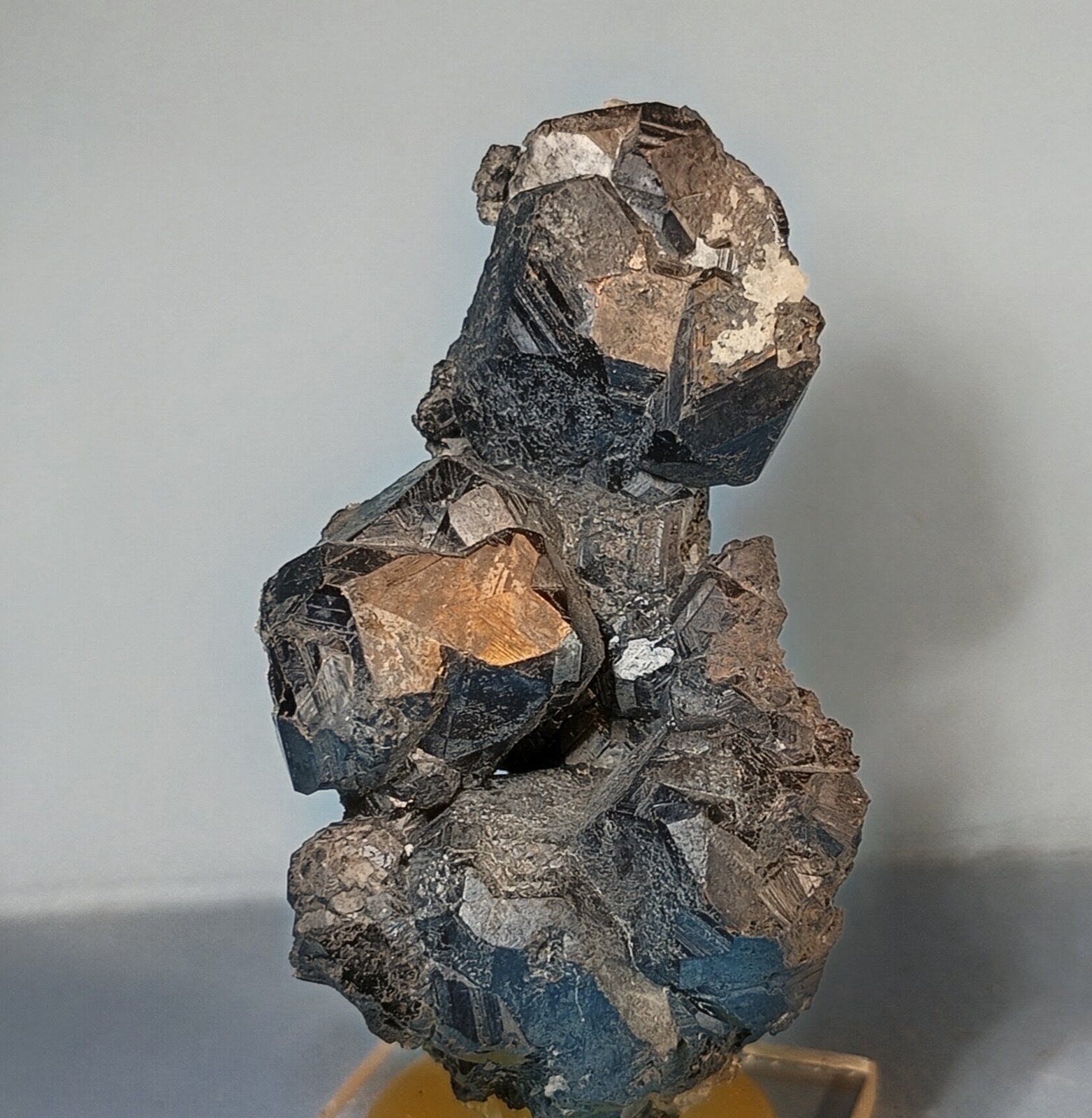 Esfalerita sobre Cuarzo
Túnel José Maestre, Sierra Minera de Cartagena-La Unión, Portmán, La Unión, Comarca Campo de Cartagena, Región de Murcia (Murcia), España
5,5 x 3 cm.
(Autor: Felipe Abolafia)