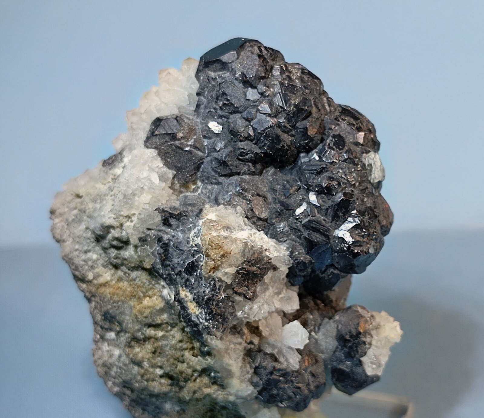 Esfalerita
Túnel José Maestre, Sierra Minera de Cartagena-La Unión, Portmán, La Unión, Comarca Campo de Cartagena, Región de Murcia (Murcia), España
4,5 x 3,5 cm.
(Autor: Felipe Abolafia)