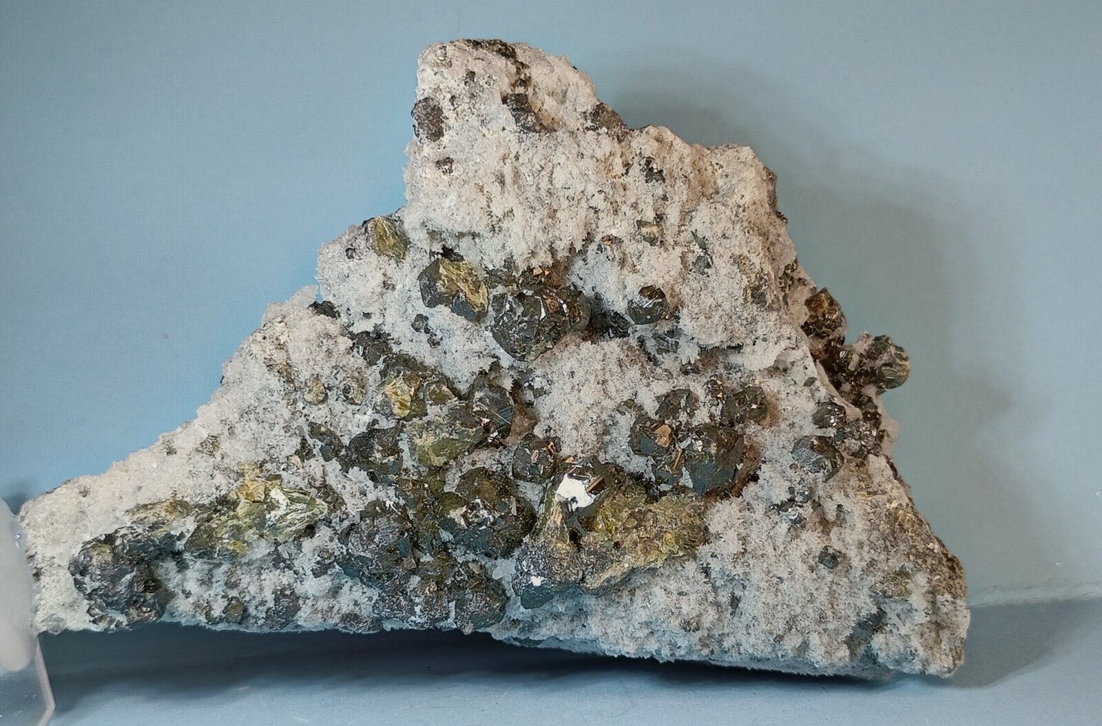 Esfalerita (variedad Cleofana)
Mina Septemvri (Mina Septiembre), zona minera Madan, Municipio Madan, Montes Rhodope, Óblast Smolyan, Bulgaria
10 x 7 cm.
(Autor: Felipe Abolafia)