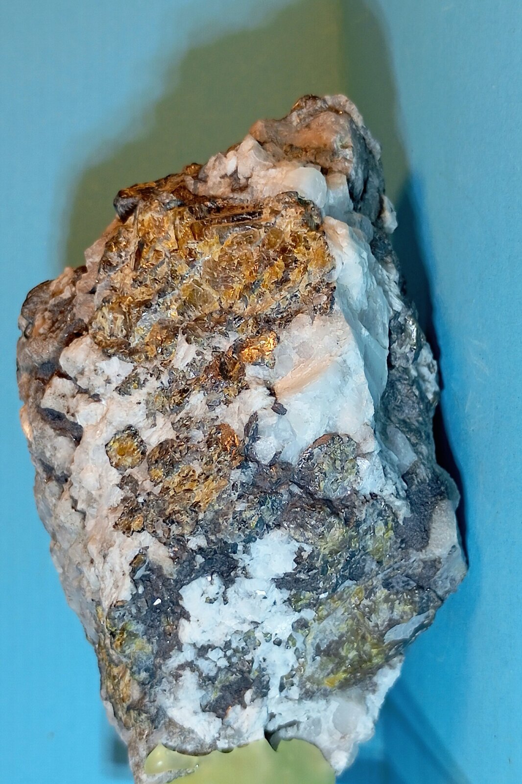 Esfalerita
Mina de Áliva (Mina Las Mánforas), zona minera Áliva, macizo Picos de Europa, Camaleño, Comarca Liébana, Cantabria, España
7,5 x 5 cm.
(Autor: Felipe Abolafia)
