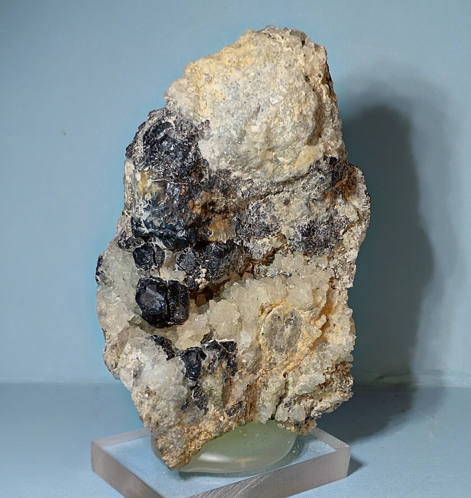 Esfalerita
Socavón Santa Bárbara (Túnel El Arteal), Sierra Almagrera, Cuevas del Almanzora, Comarca Levante Almeriense, Almería, Andalucía, España
6 x 3,5 cm.
(Autor: Felipe Abolafia)