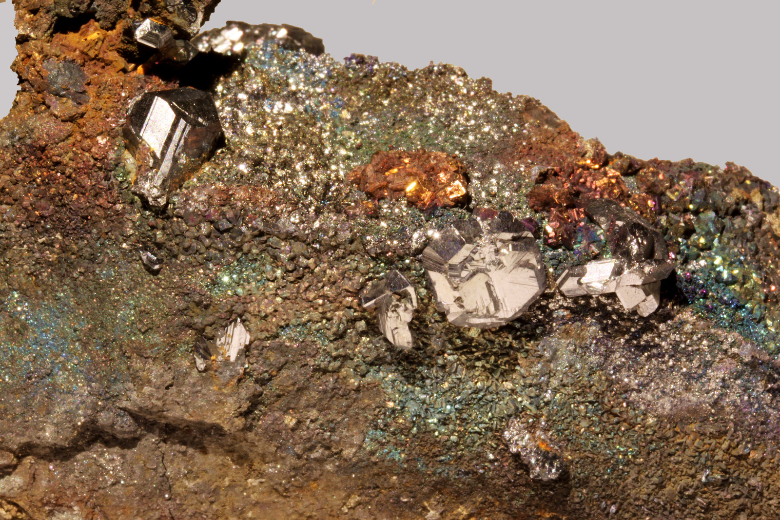 Chalcocita (Calcosina), Pirita, Tennantita-(Fe) antimonial
Cristal principal 1,0 x 1,0 cm.
(Autor: carles)