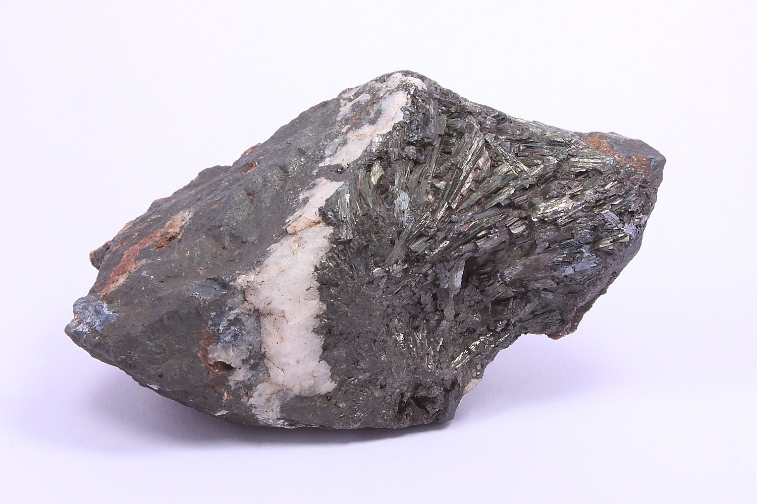 Manganita, Cuarzo, Calcita
10 x 6 x 6 cm
(Autor: Ivan Blanco (PDM))