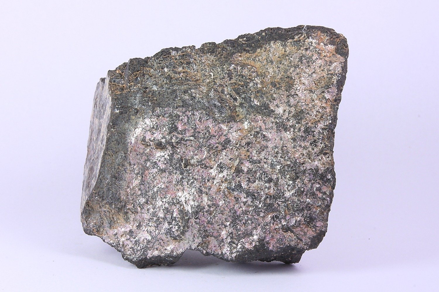 Stichtita sobre Cromita
6 x 6 cm
(Autor: Ivan Blanco (PDM))