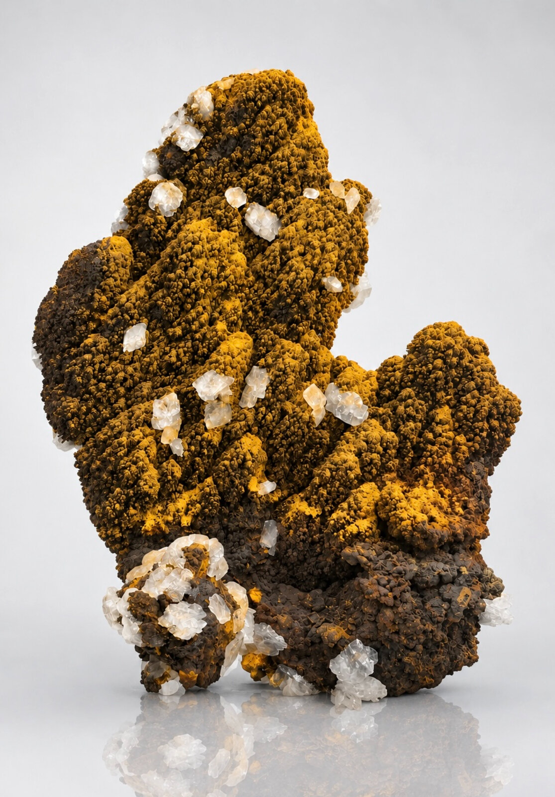 limonita y Calcita
Mina Trinidad, Cerros del Romeral y Pechón, Benalmádena-Mijas, Comarca Costa del Sol Occidental, Málaga, Andalucía, España
12x9cm.
(Autor: castrominerals)