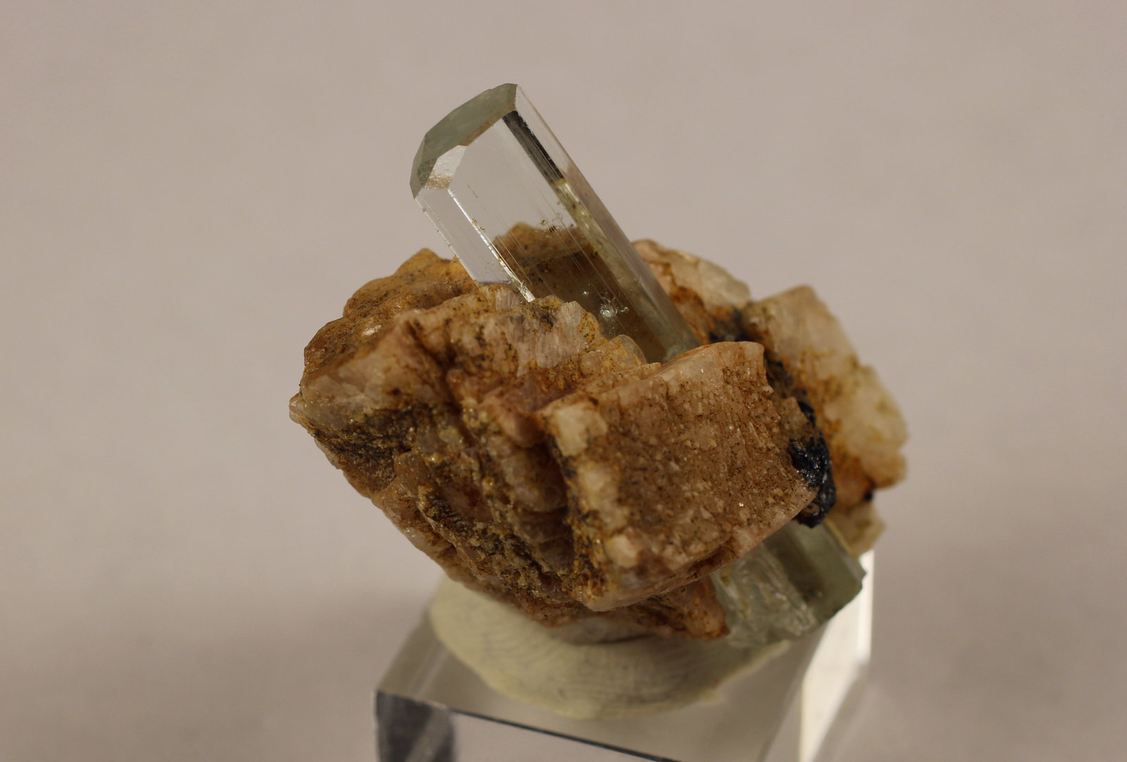 Berilo (variedad aguamarina)
3.8 x 3 x 2 centimetros
(Autor: Ricardo Melendez)