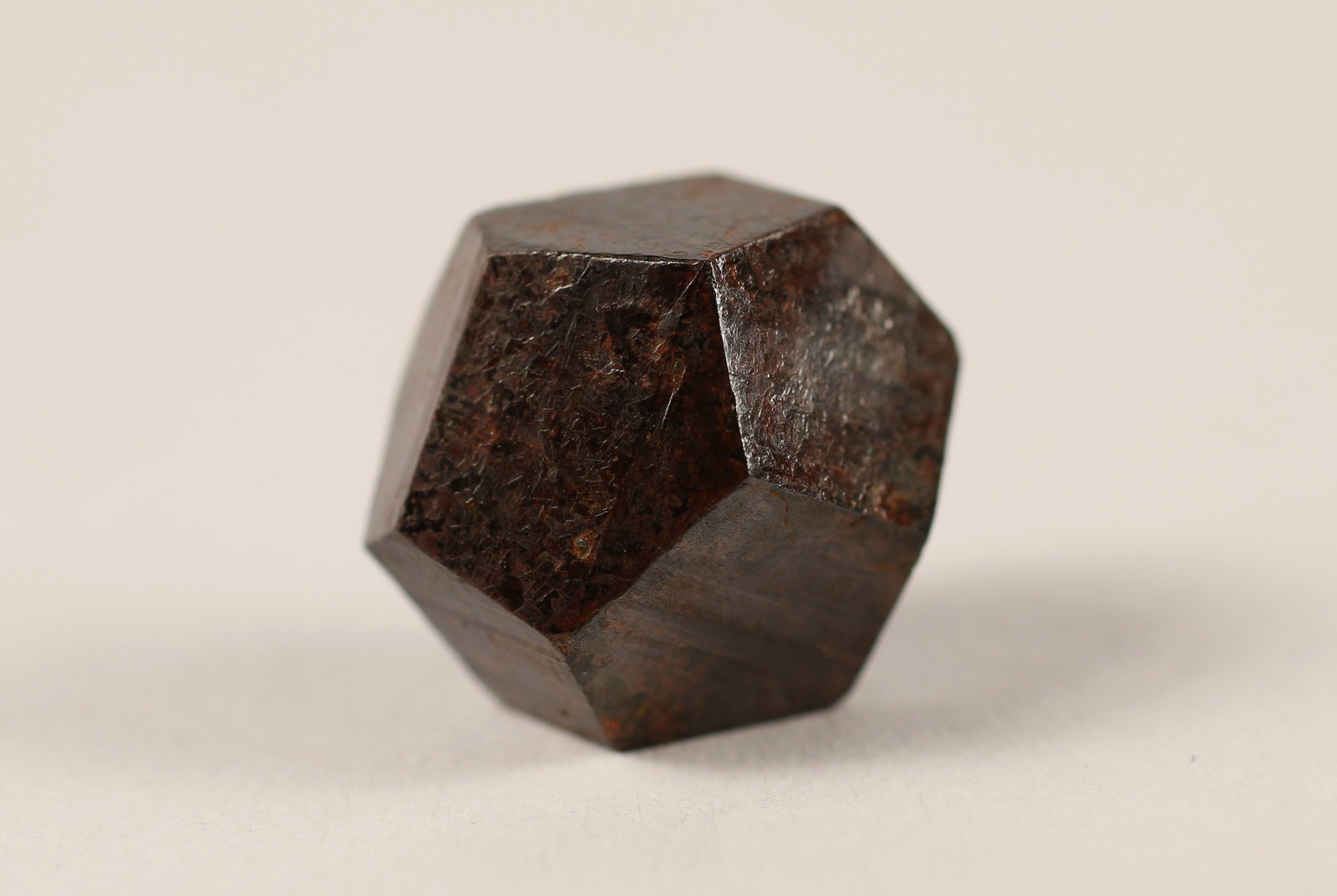 limonita
1.6 x 1.6 x 1 centimetros
(Autor: Ricardo Melendez)