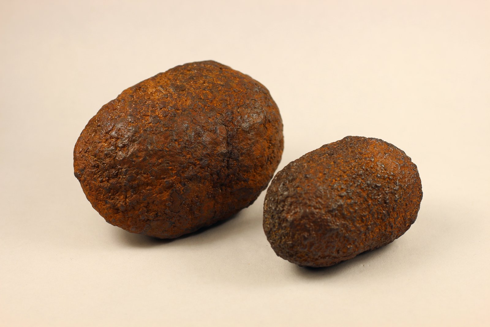Limonita
7.2 x 5.1 x 4.3  y  5.4 x 3.5 x 3 centimetros
(Autor: Ricardo Melendez)