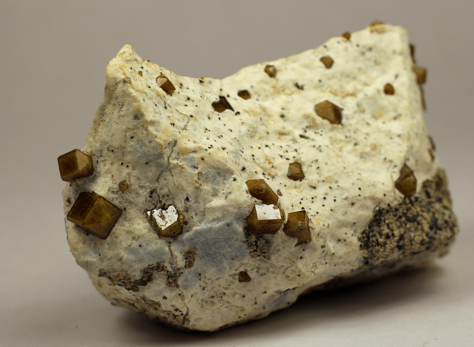 Vesuvianita
6.5 x 3 x 3.5 centimetros
(Autor: Ricardo Melendez)