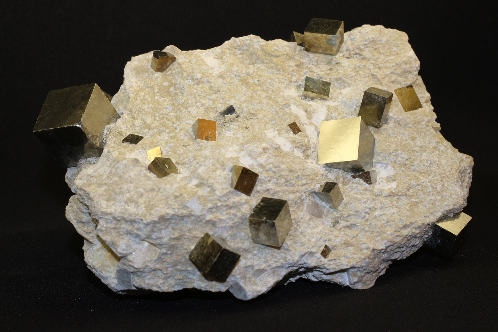 Pirita
15.5 x 12.4 x 7.2 centimetros
(Autor: Ricardo Melendez)