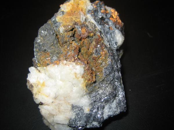 Wulfenita en Galena con Cerusita
8 X 7 X 5 cm.
(Autor: sergio145)