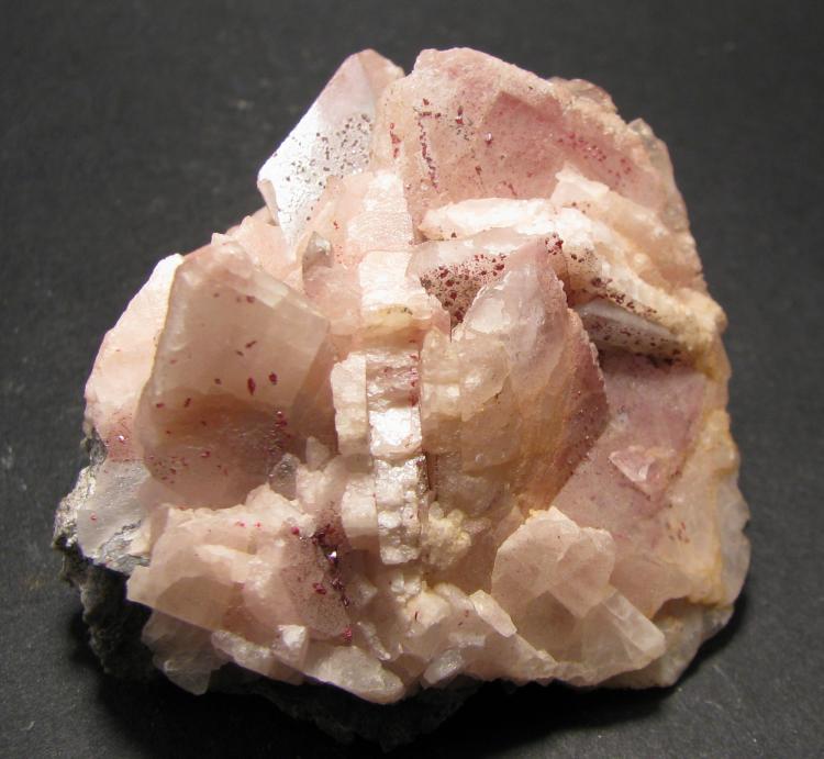Barita, Cinabrio
42 x 40 x 31 mm., cristales de cinabrio de 1 mm. aproximadamente
(Autor: José Luis Zamora)