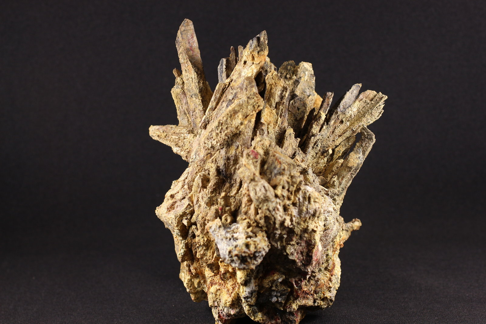 Estibiconita despues de Estibnita
14.5 x 13 x 8.5 centimetros
(Autor: Ricardo Melendez)