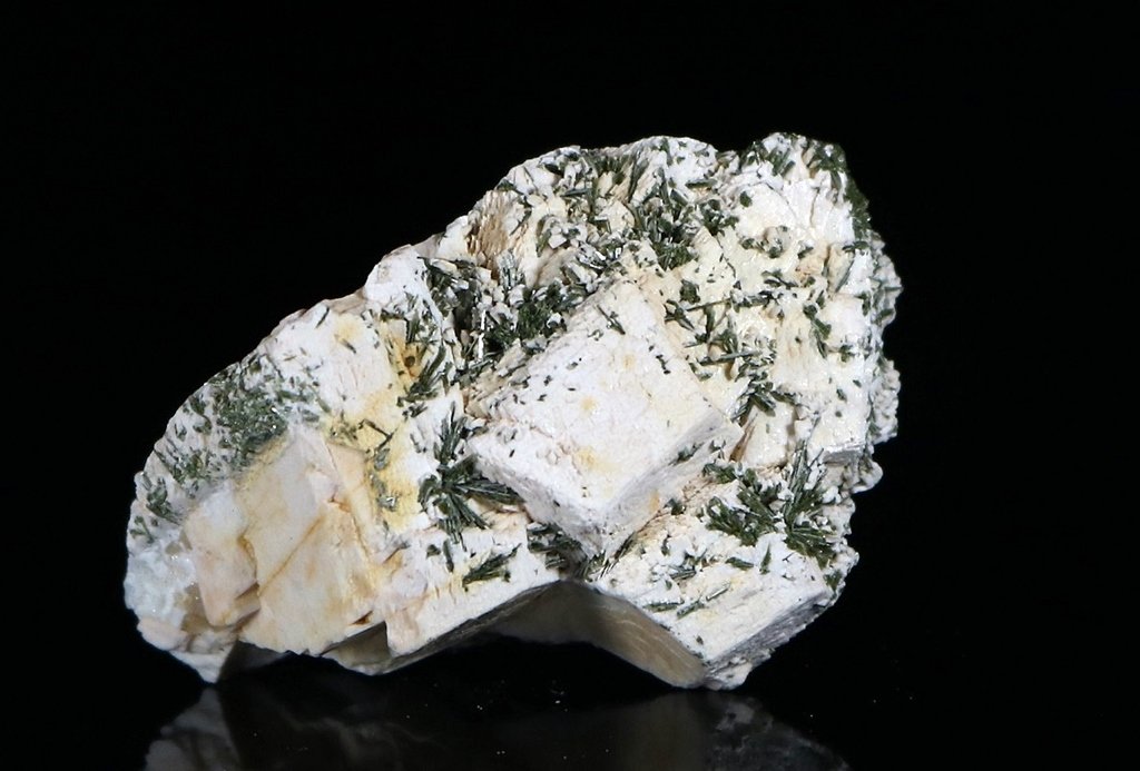 Epidota y Microclina
6 x 4 cm
(Autor: Ángel Rodríguez Benavent)