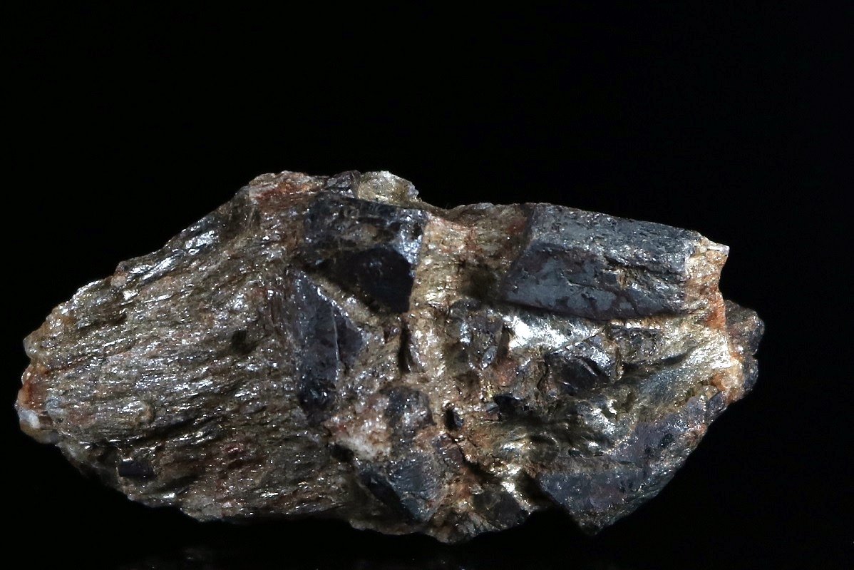 Estaurolita
5.5 x 4 3 cm
(Autor: Ángel Rodríguez Benavent)