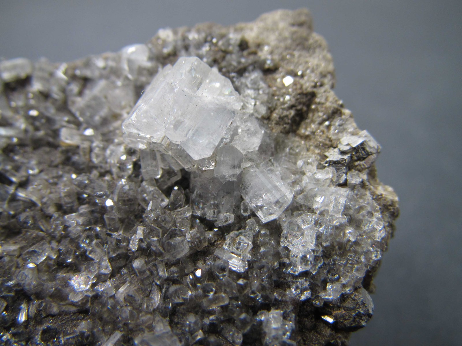 Fluorapatito (Grupo Apatito)
3'5 cm. ancho de campo
(Autor: prcantos)
