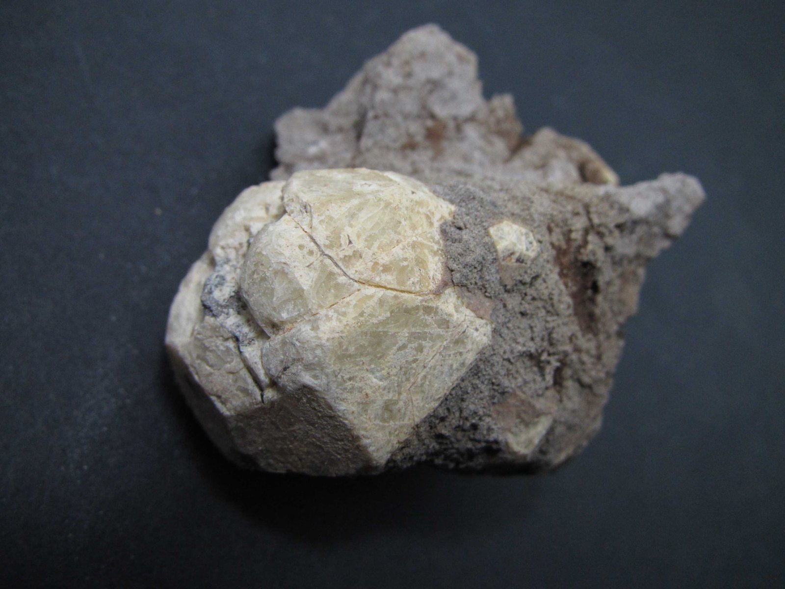 Leucita
5 x 5 cm.
(Autor: prcantos)
