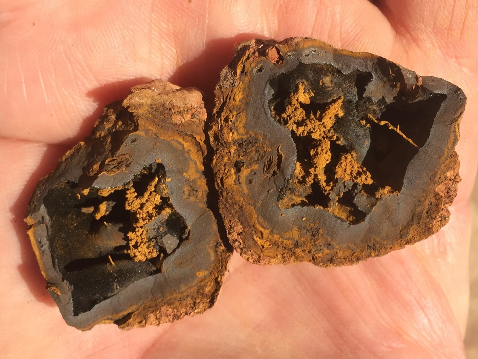 Goethita
3,5 x 3,5 cm
(Autor: Anisio Claudio)