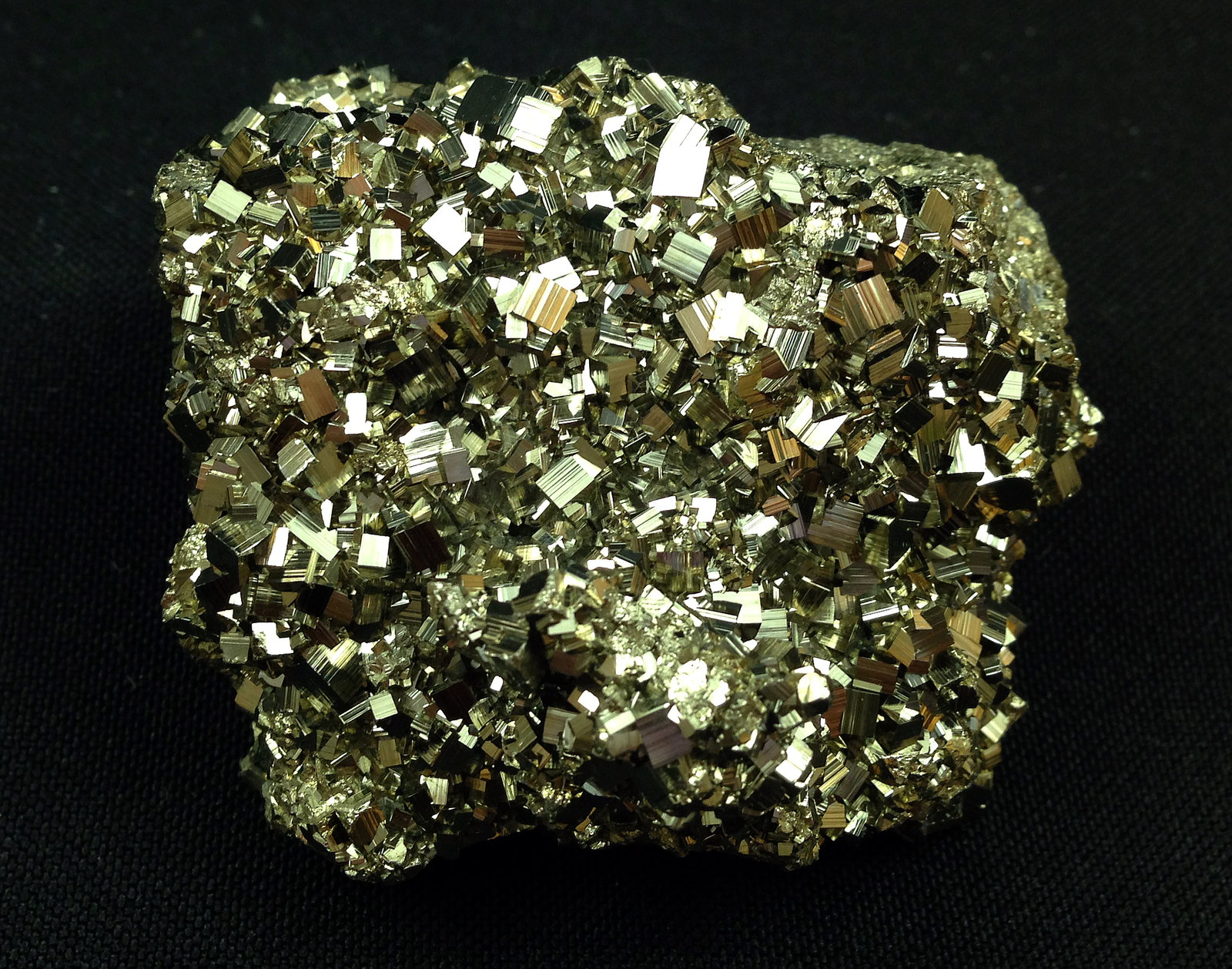 Pirita
6.2 x 5.7 x 3.7 centimetros
(Autor: Ricardo Melendez)