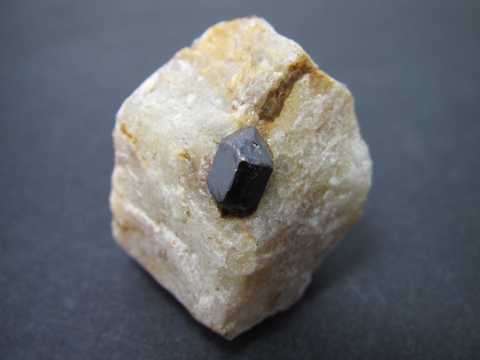 Rutilo
3 x 3'5 cm.
(Autor: prcantos)