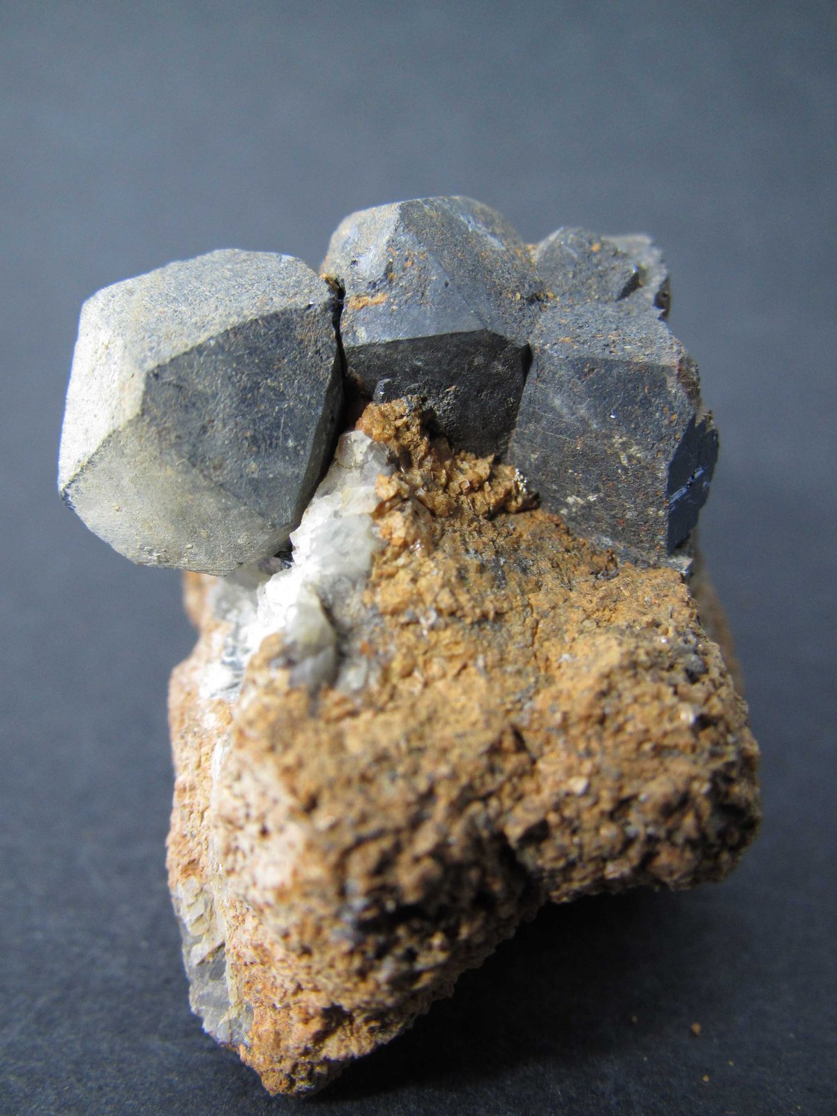 Galena sobre calcita
3 x 4 cm.
(Autor: prcantos)