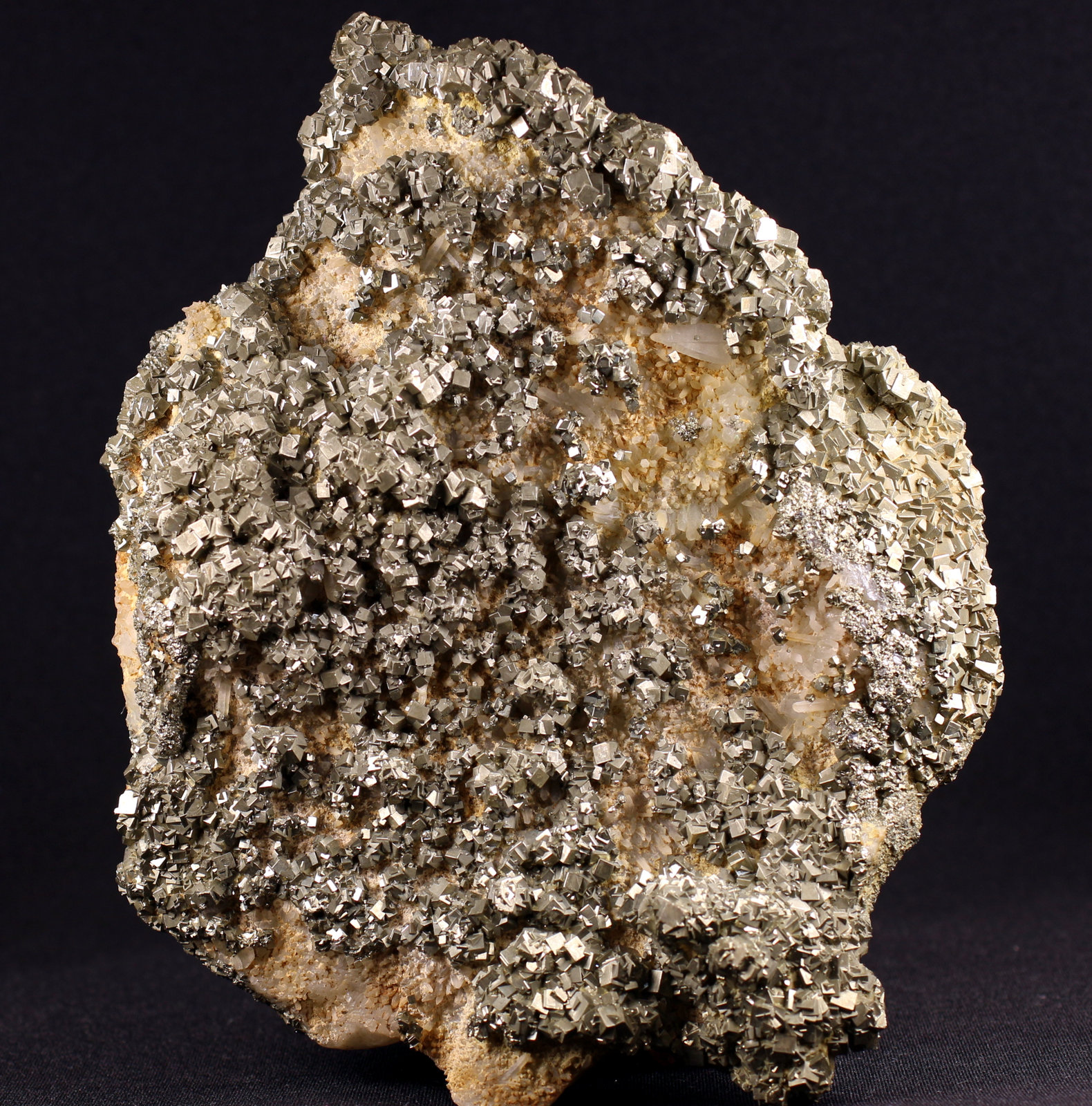 Pirita sobre Cuarzo
17.6 x 14.6 x 4.7 centimetros
(Autor: Ricardo Melendez)