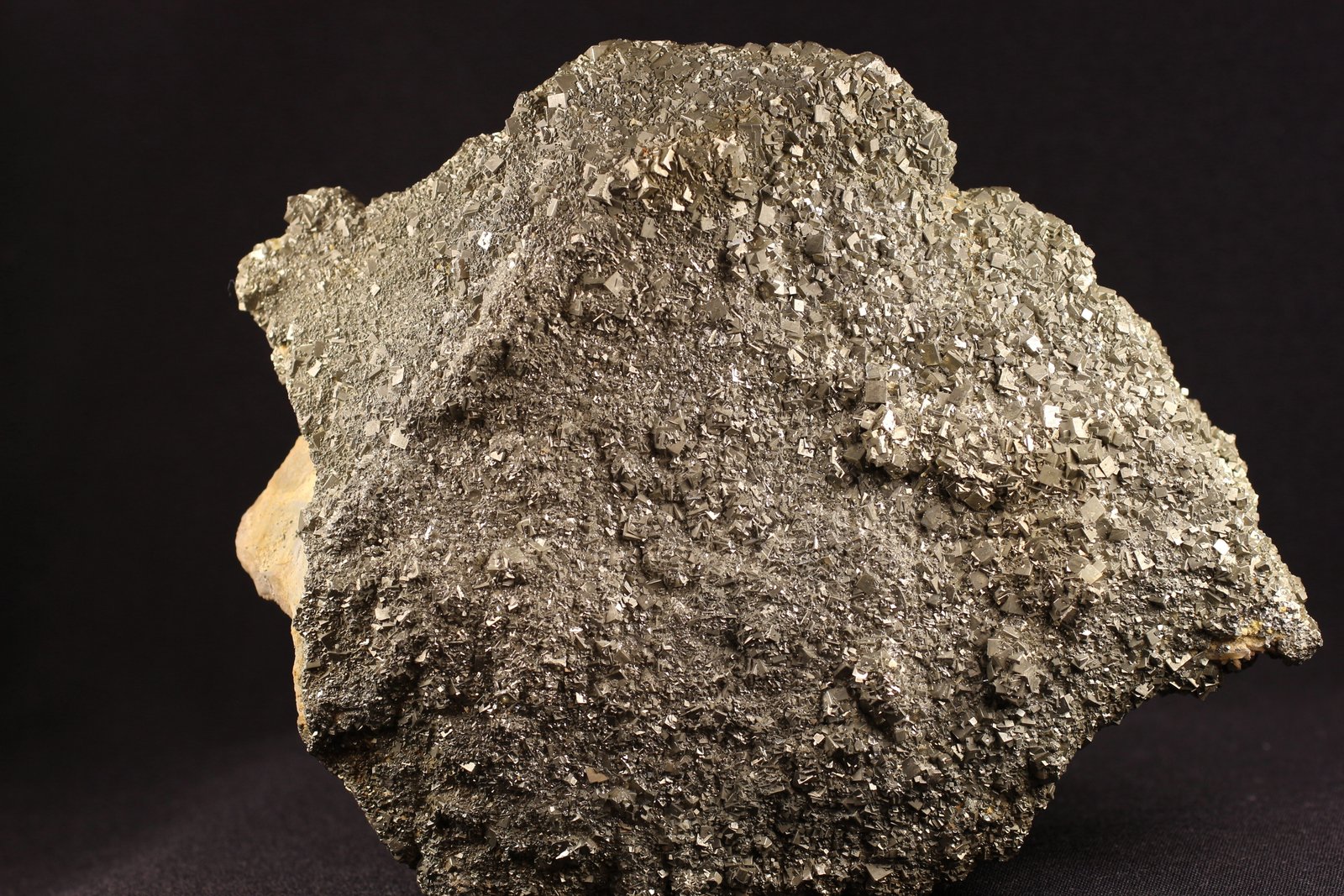 Pirita sobre Cuarzo
17.6 x 14.6 x 4.7 centimetros
(Autor: Ricardo Melendez)