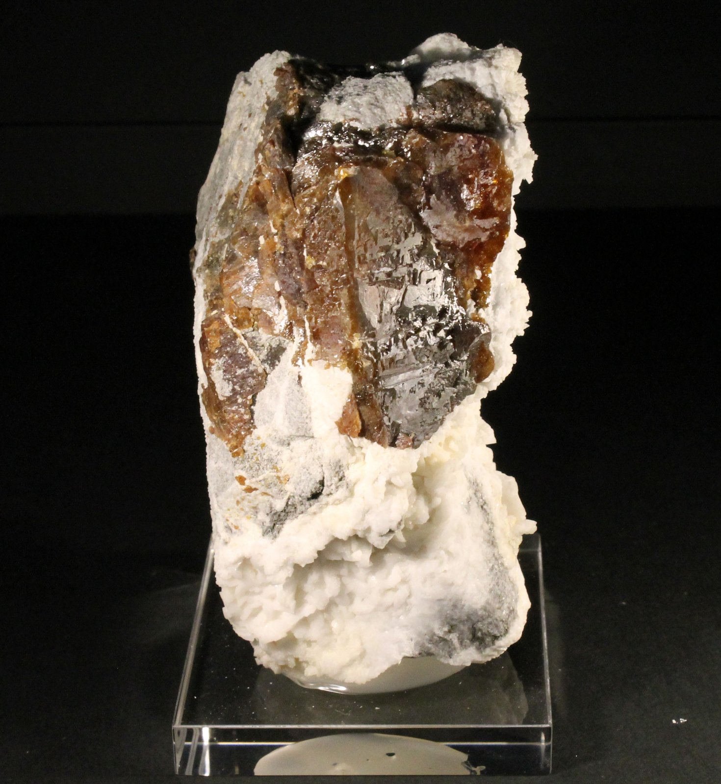 Esfalerita y Dolomita
10 x 6 cm.
(Autor: Darío Menéndez)