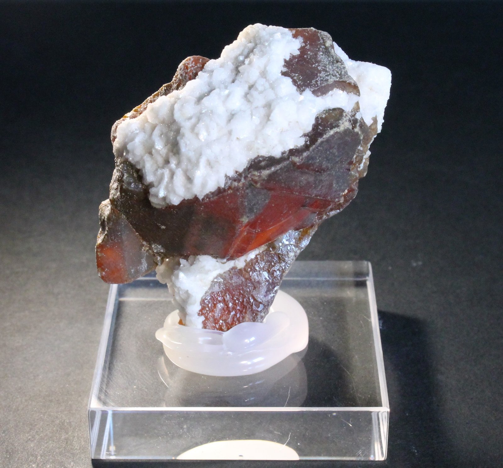 Esfalerita y Dolomita
6 x 4 cm.
(Autor: Darío Menéndez)