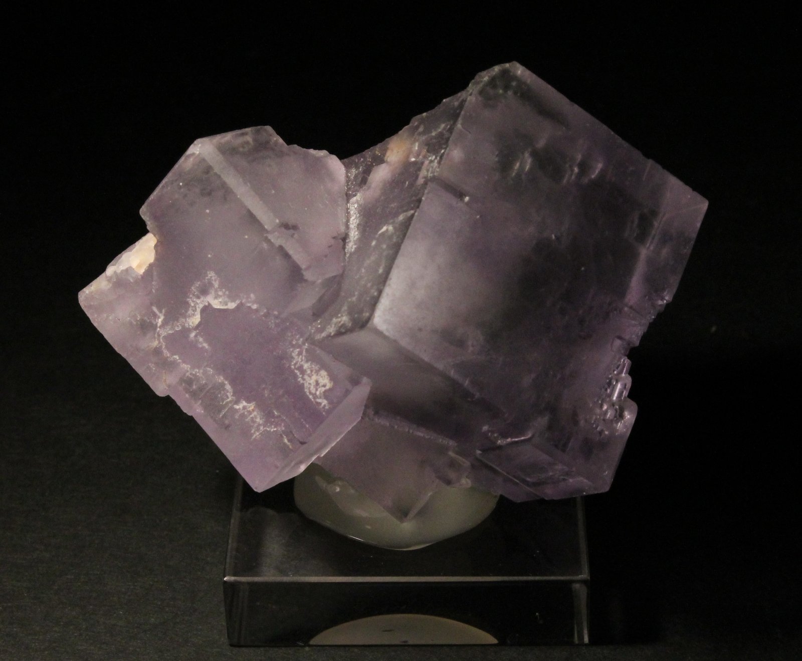 Fluorita
7 x 5 cm. (Cristal mayor: 3,5 cm).
(Autor: Darío Menéndez)