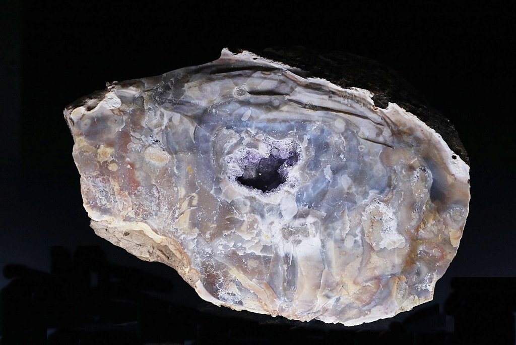 Cuarzo (variedad amatista)
13 x 9 cm
(Autor: Ángel Rodríguez Benavent)
