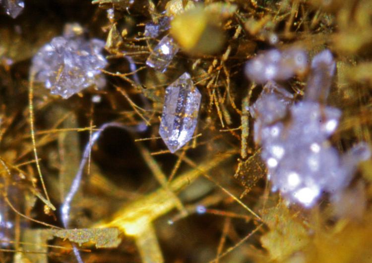 Escorodita sobre Pirita
encuadre 3 mm
(Autor: usoz)