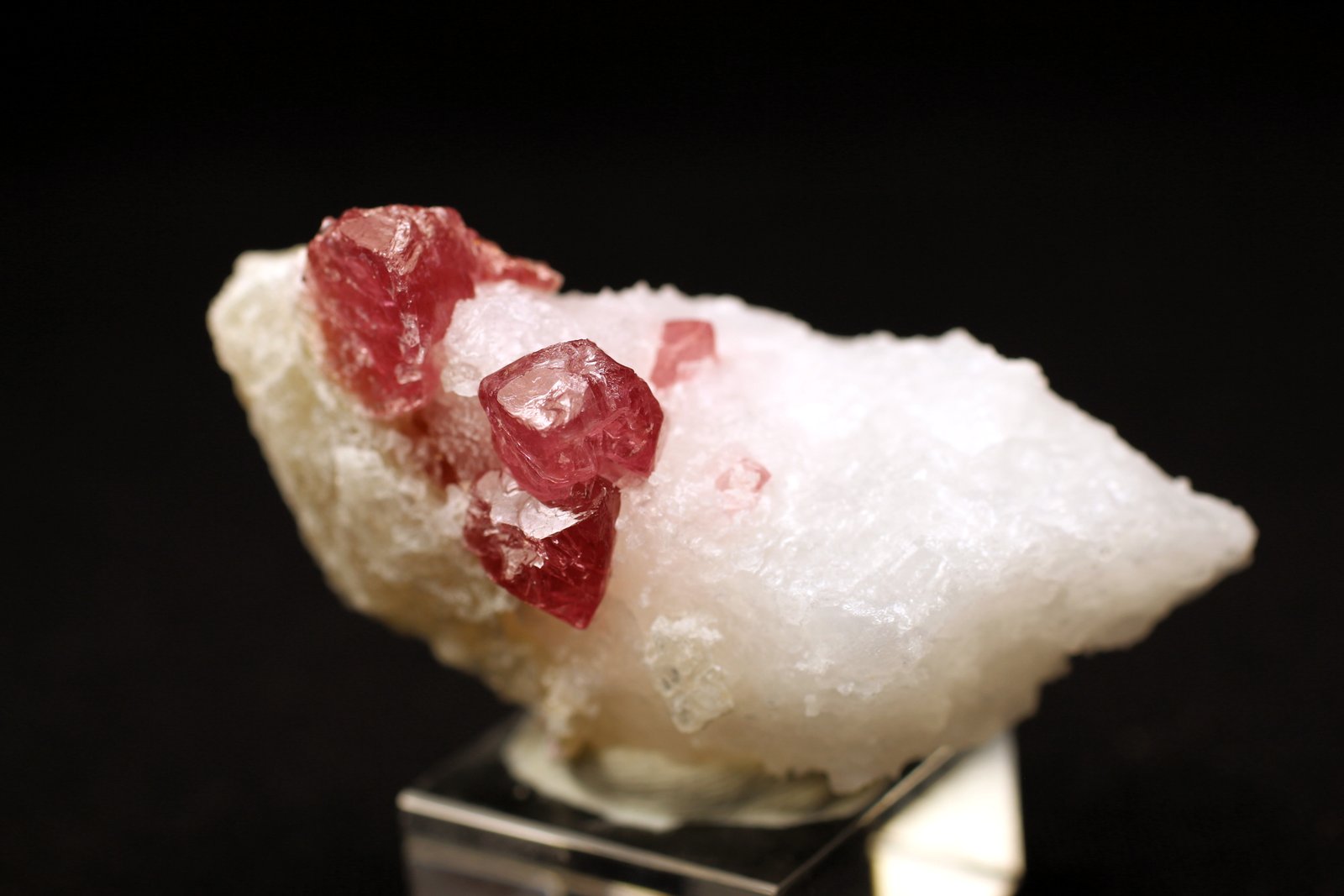 Espinela
4.6 x 2.3 x 2 centimetros
(Autor: Ricardo Melendez)