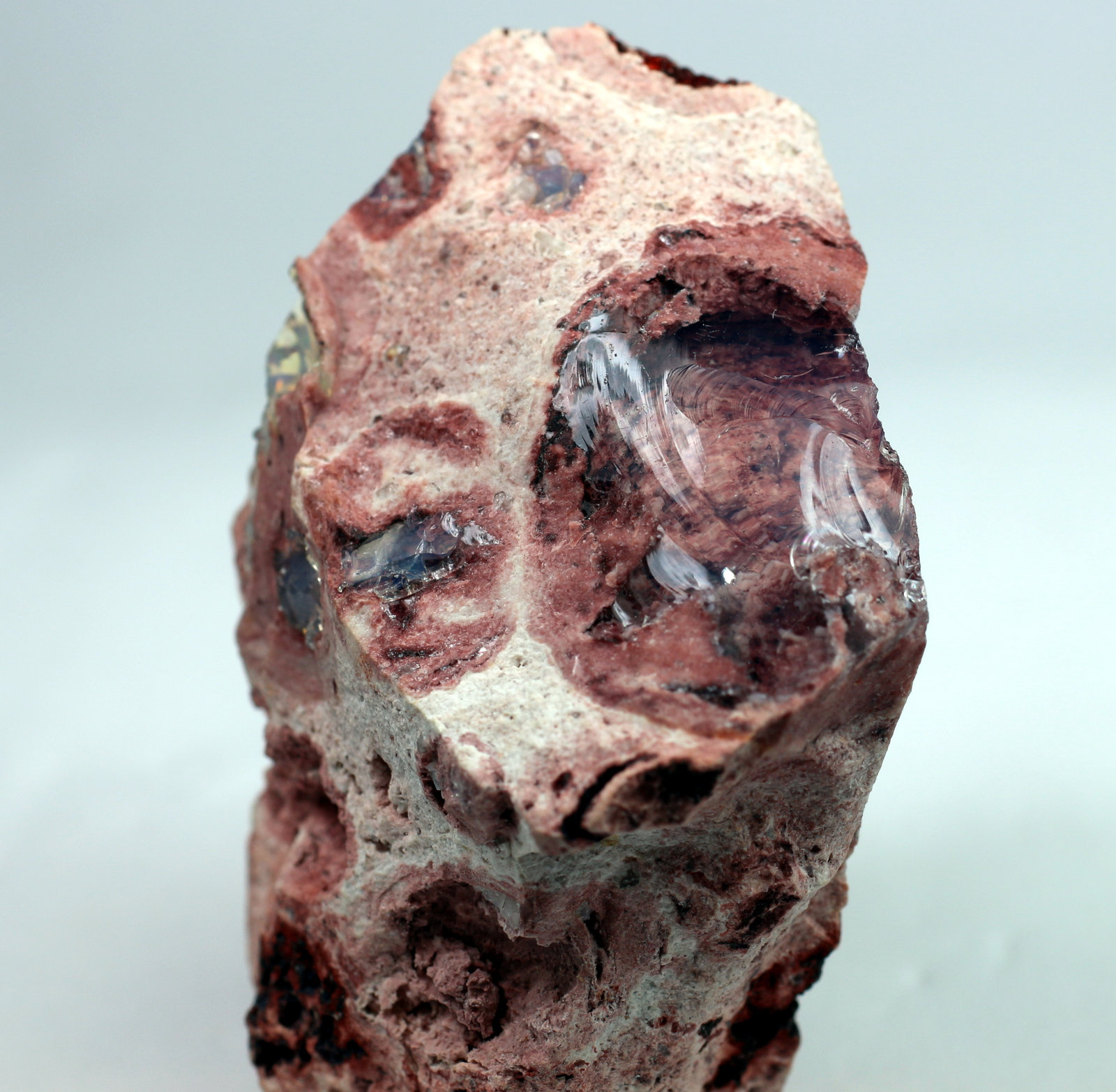 Ópalo
5.4 x 3.9 x 2.6 centimetros
(Autor: Ricardo Melendez)