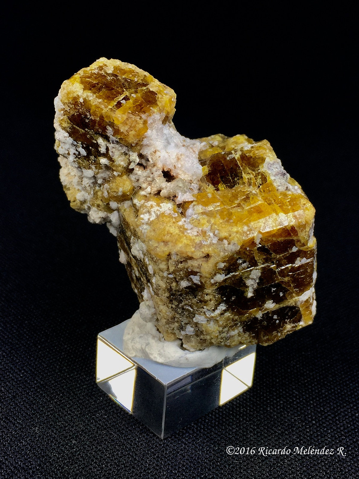 Vesuvianita
5 x 4 x 3.5 centimetros
(Autor: Ricardo Melendez)