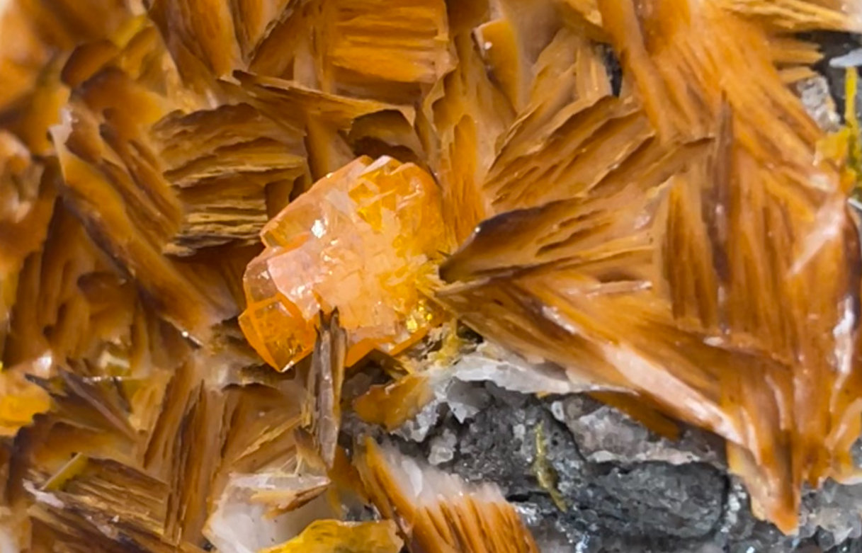 Wulfenita y Barita
Cristal de 1,3 cm.
(Autor: castrominerals)