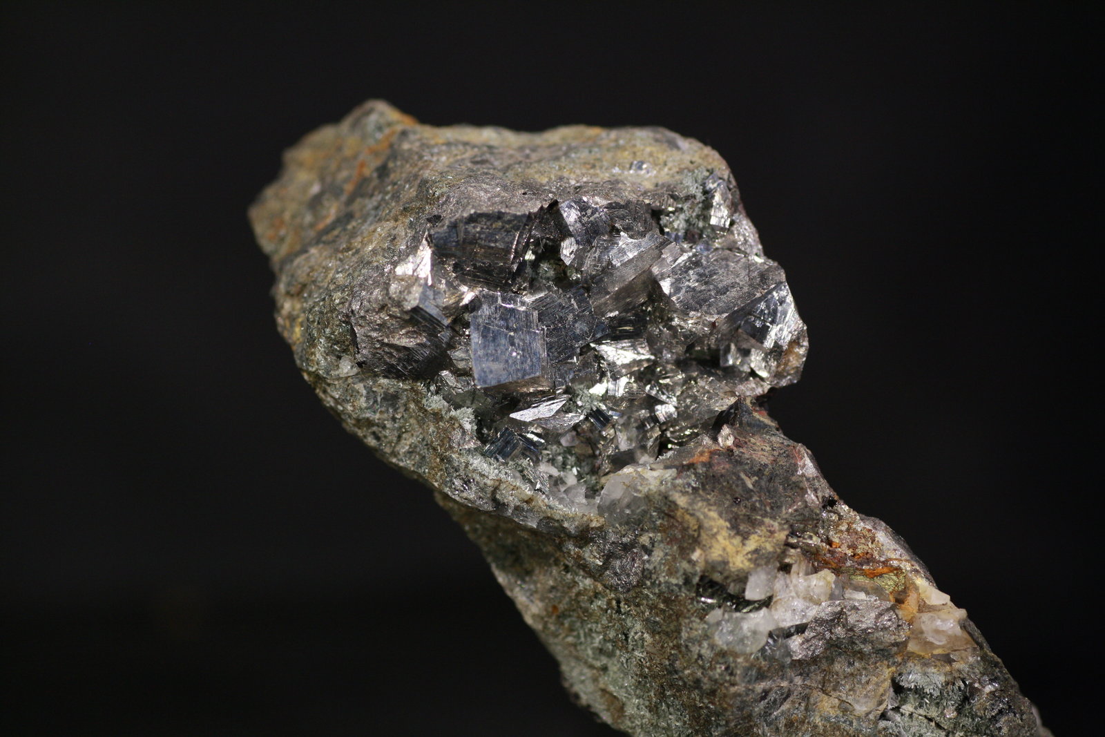 Arsenopirita
8x4 cm
(Autor: minero1968)