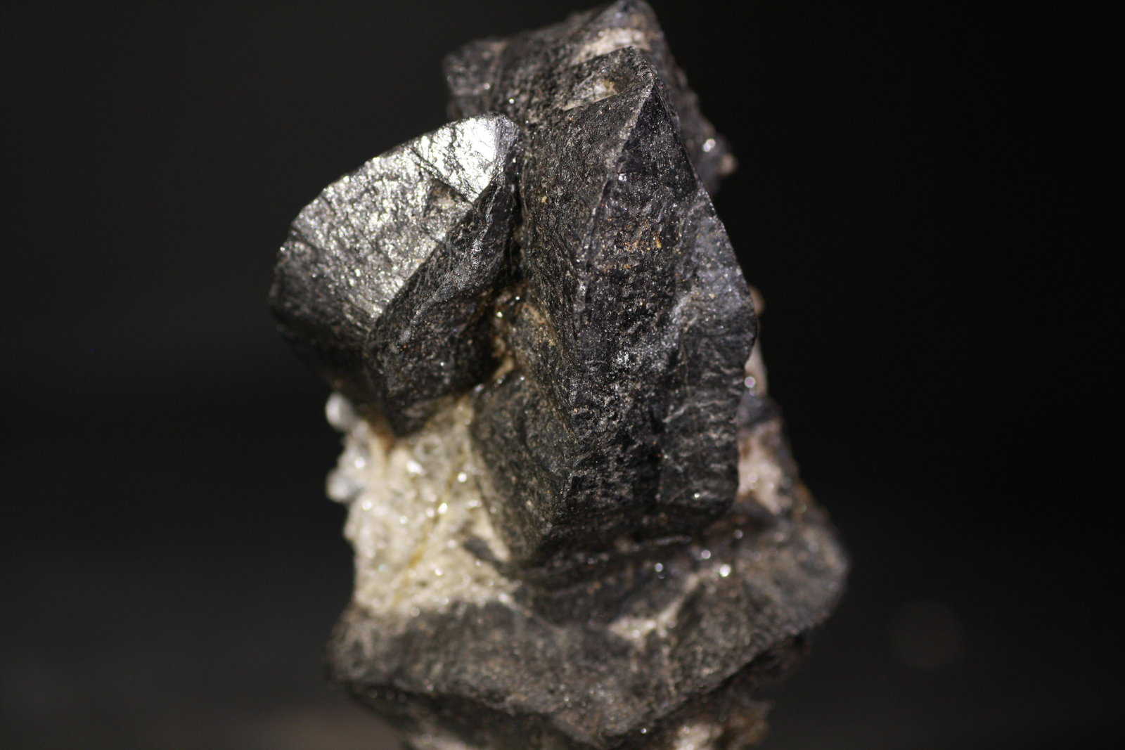 Casiterita
8 x 5,5 cm
(Autor: minero1968)