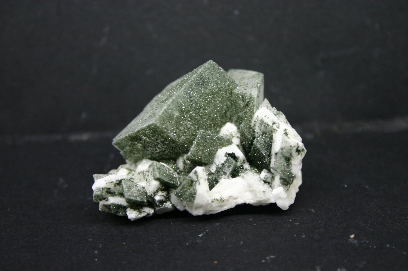 Ortoclasa (variedad adularia), Clo