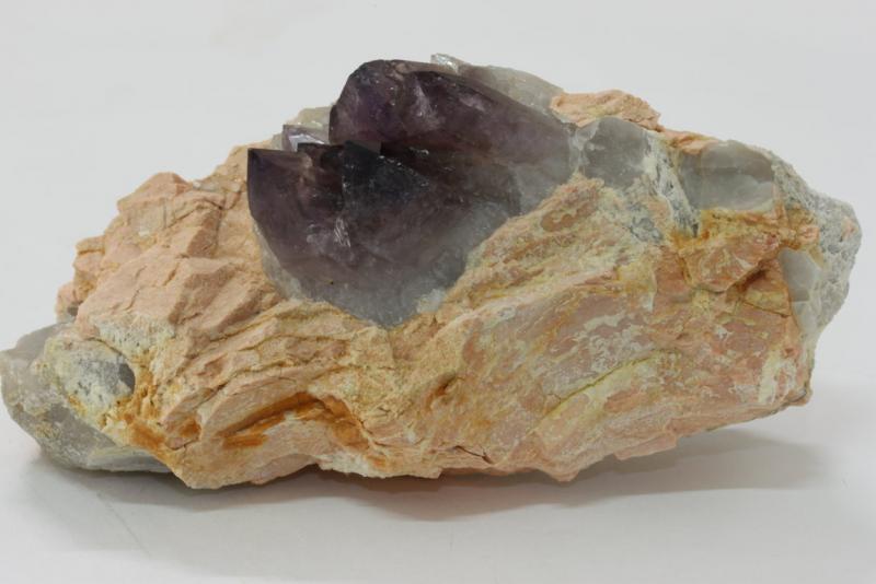 Cuarzo (variedad amatista), feldespato, Cuarzo
115  x50 x 57 mm
(Autor: carles)