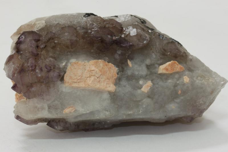 Cuarzo (variedad amatista), feldespato, Cuarzo
114 x 65 x 53 mm
(Autor: carles)