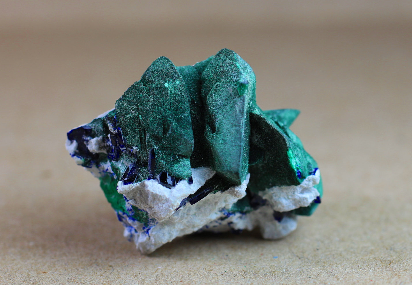 Malaquita
3.9 x 3.5 x 3 centimetros
(Autor: Ricardo Melendez)