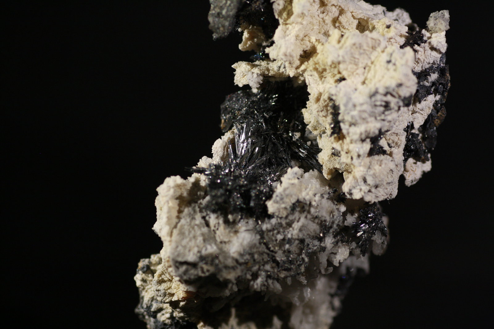 Estibnita
8x4,5 cm
(Autor: minero1968)