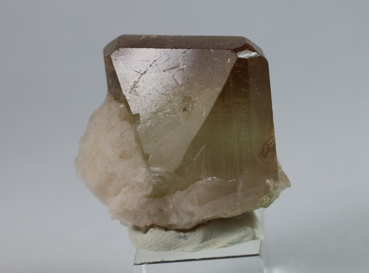 Topacio
2.5 x 2.3 x 2.1 centimetros
(Autor: Ricardo Melendez)