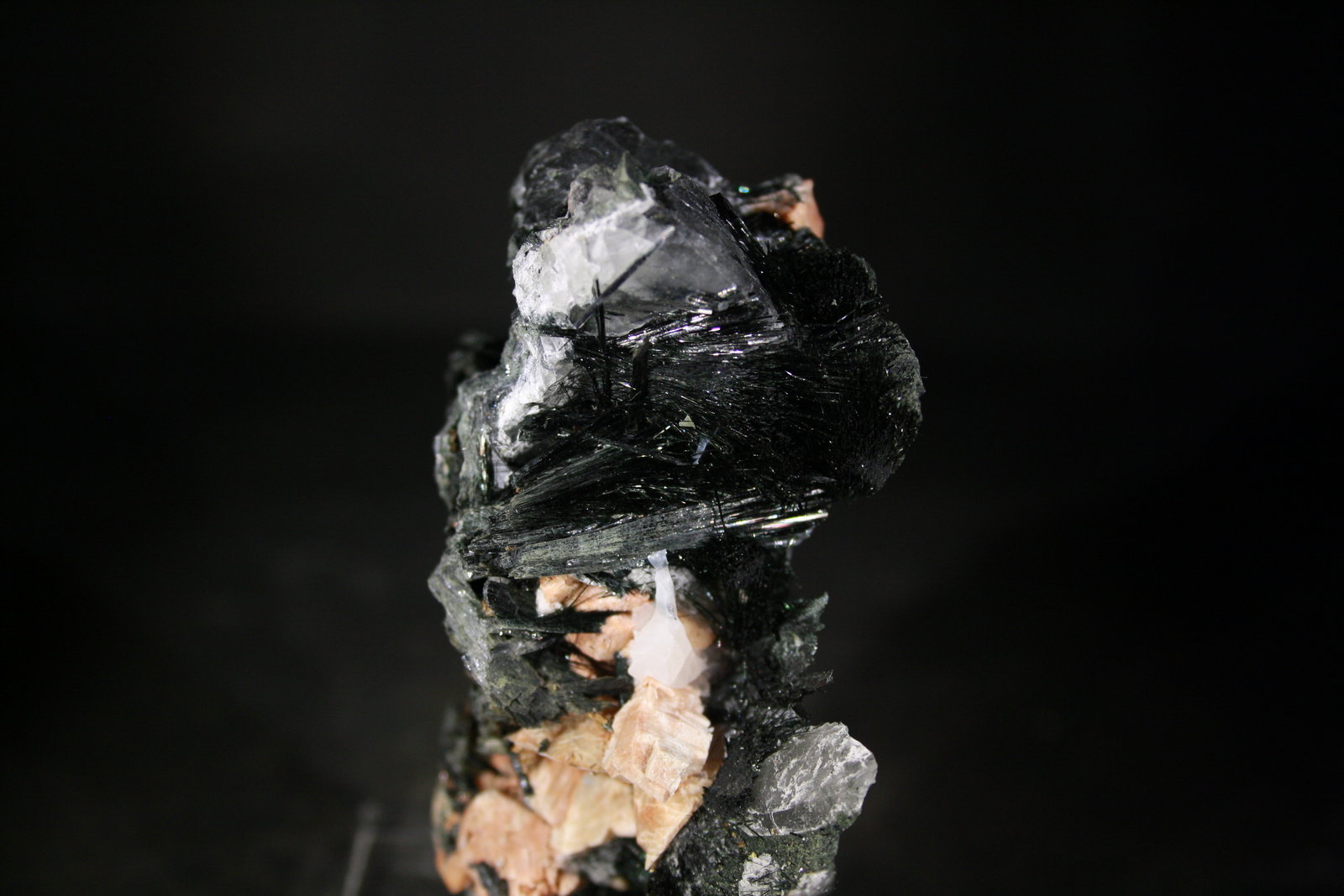Actinolita
7x3,5 cm
(Autor: minero1968)